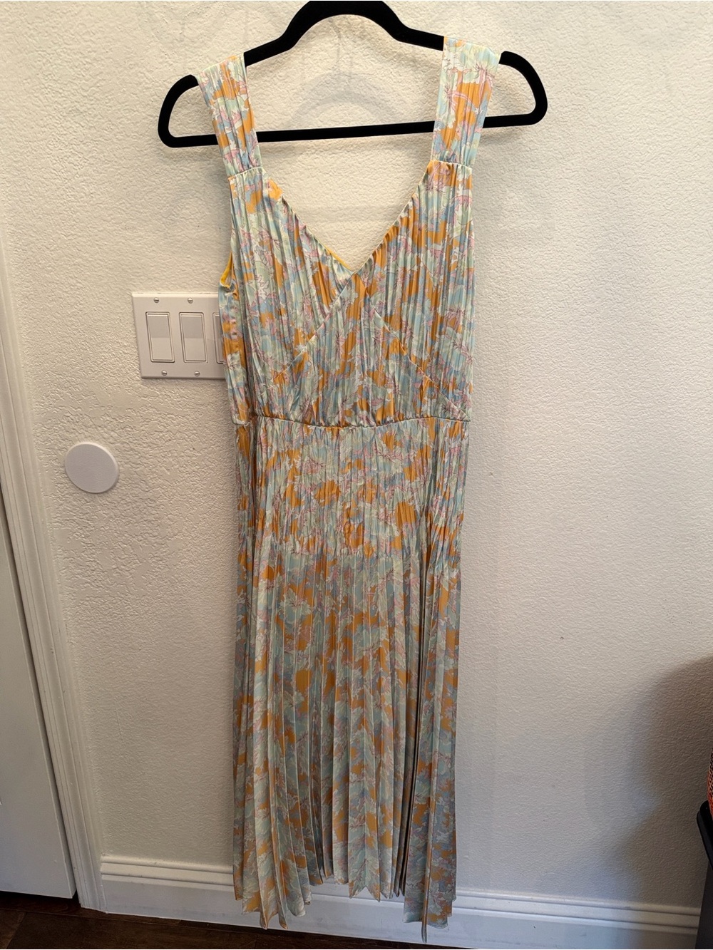 Vince Lotus Pleated V-Neck Floral Midi Dress in Yellow and Light Blue - Picture 1 of 2